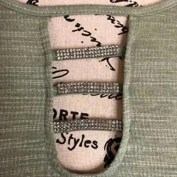 Retrology Womens 3X Green Blouse with Silver Rhinestones Key Hole - Picture 3 of 5